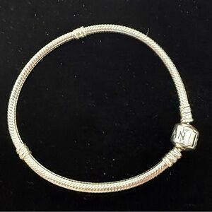 Pandora Moments Barrel Clasp Bracelet Snake Chain 925 Silver Bracelet with Charm